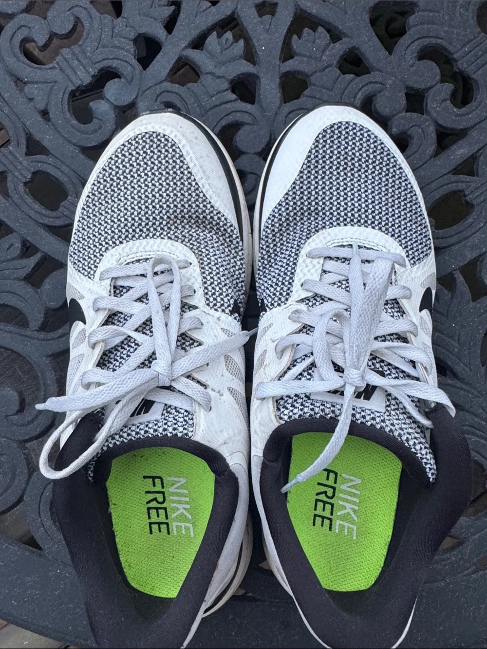 Nike Knit Running Sneakers in White, Black and Green
